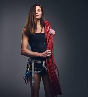 Üzerinde gri kadın ücretsiz dağcı