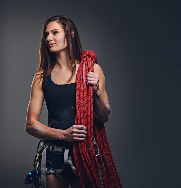 Feminino escalador livre sobre cinza — Fotografia de Stock