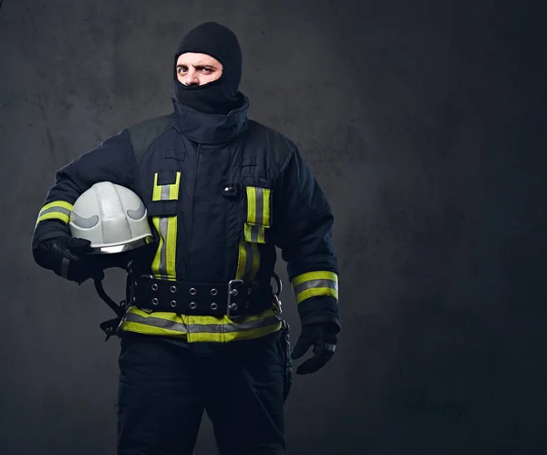 Bravo uniforme de bombero —  Fotos de Stock
