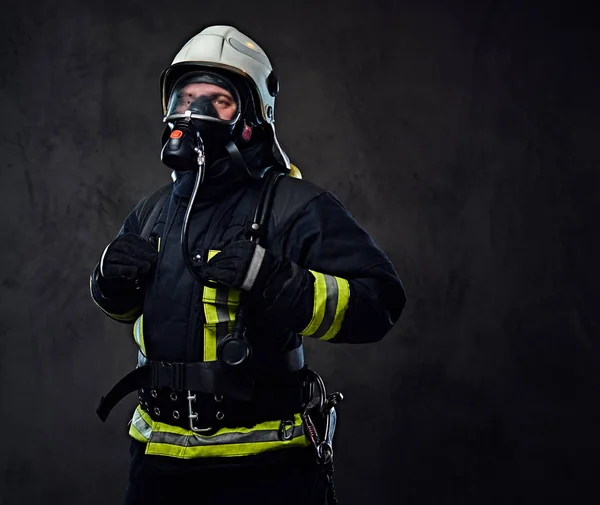酸素マスクの消防士. — ストック写真