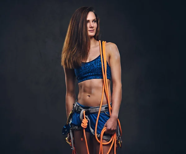 Feminino escalador livre segura corda — Fotografia de Stock