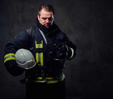 İtfaiye eri ve stüdyo portre