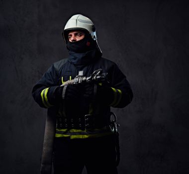 Stüdyo portre bir itfaiye eri ve