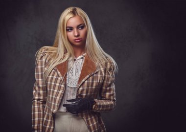 Stüdyo portre sarışın eski moda