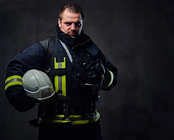 Retrato de estúdio de bombeiro — Fotografia de Stock