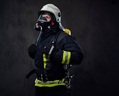 İtfaiye eri ve stüdyo portre 