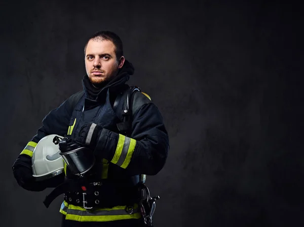 Firefighter holds safety helmet — Stock Photo, Image