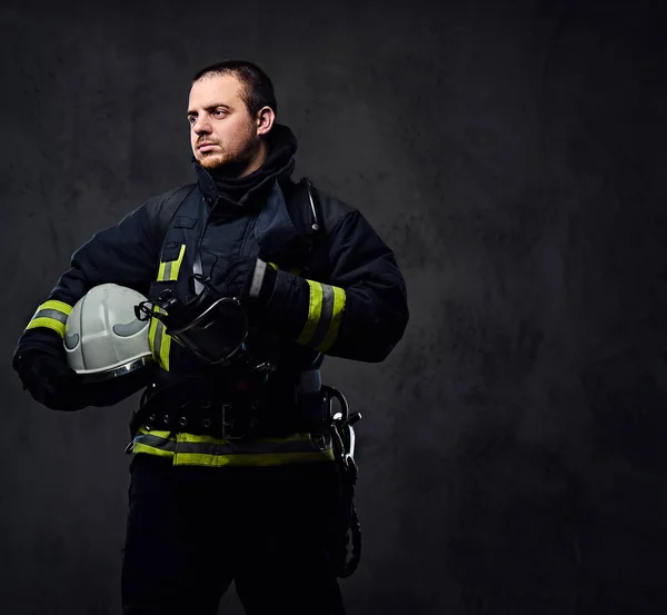 Firefighter holds safety helmet — Stock Photo, Image