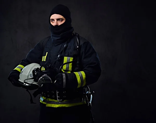 Ubrany w mundur strażaka — Zdjęcie stockowe