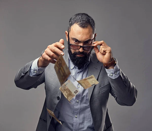 Baard van mannelijke vangst geld bankbiljetten — Stockfoto