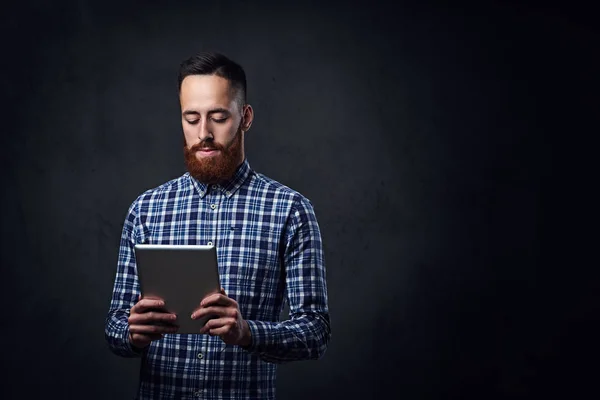 Redhead bearded male holds tablet PC — Stock Photo, Image