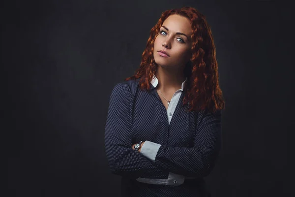 Redhead female supervisor dressed in an elegant suit. — Stock Photo, Image