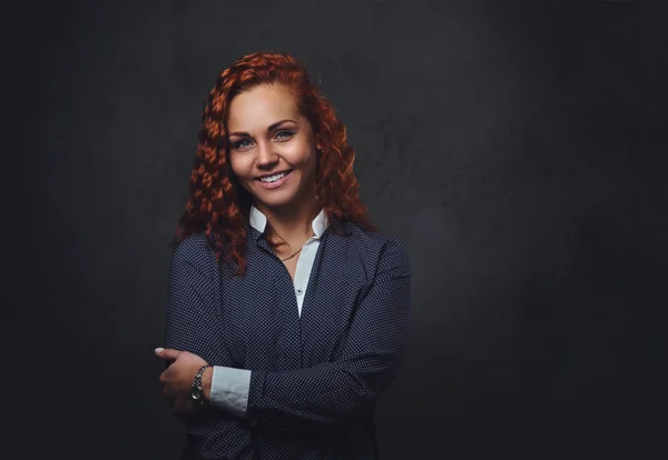 Redhead female supervisor dressed in an elegant suit. — Stock Photo, Image