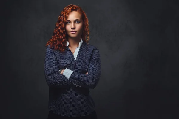Redhead female supervisor dressed in an elegant suit. — Stock Photo, Image