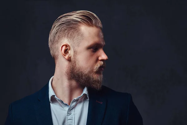 Портрет стильного блондинки бородатого чоловіка — стокове фото