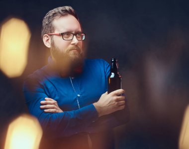 Şişman erkek gözlük