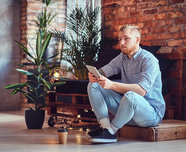 A teljes test kép szőke elegáns férfi — Stock Fotó