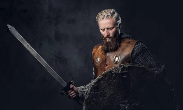 Konstnärliga porträtt av Scandinavian Viking — Stockfoto