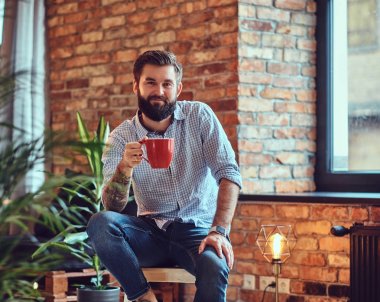 Şık erkek içecekler kahve sakallı