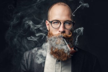 Traş baş aristokrat adam