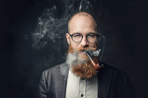 Cabeza afeitada aristocrático hombre — Foto de Stock