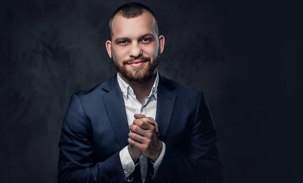 Bearded stylish male dressed in an elegant suit. — Stock Photo, Image