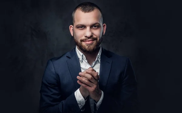 Bearded stylish male dressed in an elegant suit. — Stock Photo, Image