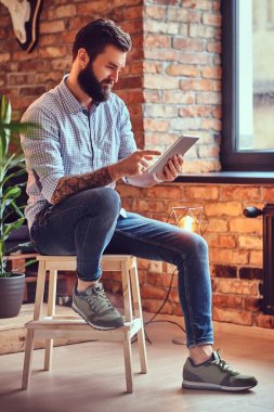 Casual erkek Tablet Pc kullanma