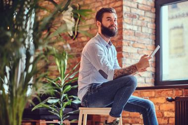 Casual erkek Tablet Pc kullanma