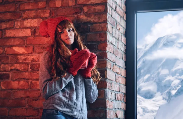 An attractive redhead female — Stock Photo, Image