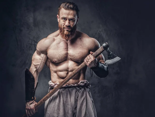 Retrato Artístico Enorme Sem Camisa Muscular Viking Segura Machado Sobre — Fotografia de Stock