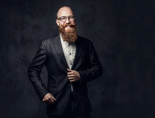 Retrato Ruiva Barbuda Macho Óculos Vestidos Com Elegante Terno Sobre — Fotografia de Stock