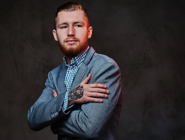 Redhead bearded male dressed in a suit — Stock Photo, Image
