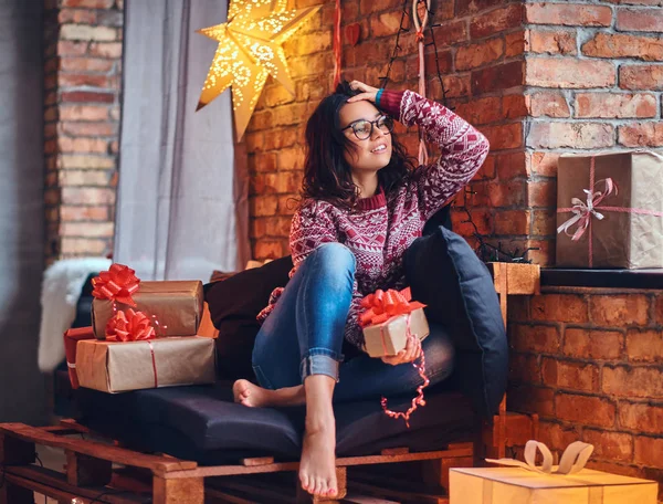 Sexy Brunette Female Naked Feet Dressed Jeans Red Sweater Posing — Stock Photo, Image
