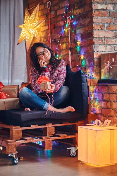 Sexy Brunette Female Naked Feet Dressed Jeans Red Sweater Posing — Stock Photo, Image