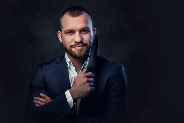 Man in a suit holds a Chef's knife — Stock Photo, Image