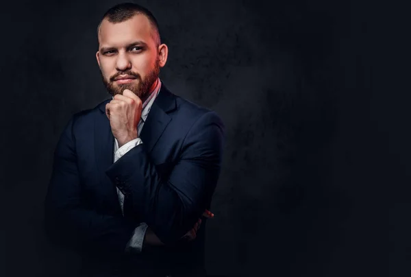 Retrato de estudio de hombre con estilo barbudo — Foto de Stock