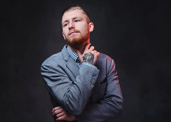 Redhead bearded male dressed in a suit — Stock Photo, Image