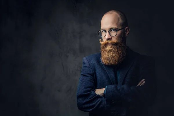 Portret Van Roodharige Bebaarde Man Brillen Gekleed Een Pak Elegante — Stockfoto