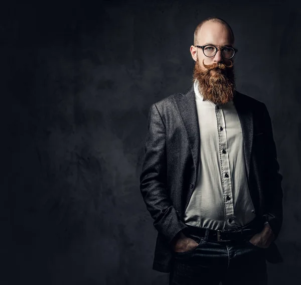 Studiový Portrét Zrzka Vousatý Muž Retro Brýle Oblečený Vlněné Sako — Stock fotografie