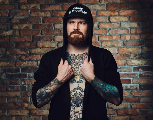 Portrait Redhead Bearded Male Tattoos Arms Chest Dressed Black Sports — Stock Photo, Image