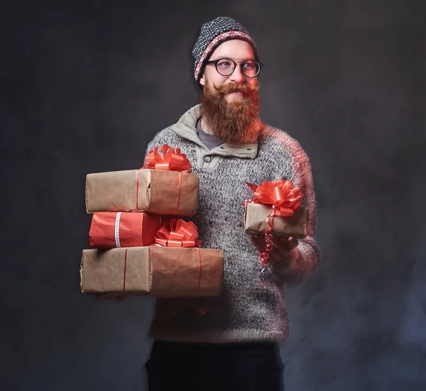 Porträtt Skäggiga Män Glasögon Klädd Varm Ylletröja Och Hatt Rymmer — Stockfoto