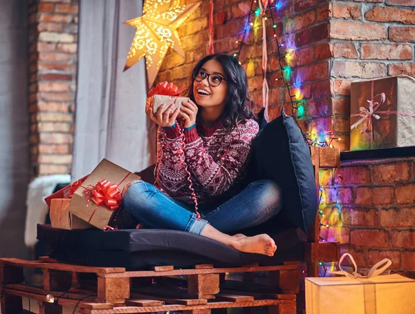 Sexy Brunette Female Naked Feet Dressed Jeans Red Sweater Posing — Stock Photo, Image