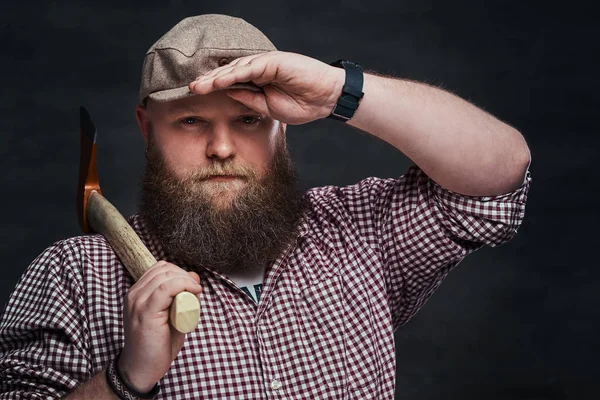 Портрет Бородатого Чоловіка Тримає Сокиру Плечі — стокове фото