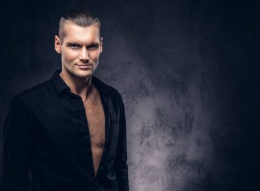 yakışıklı bir adam portresi Studio.