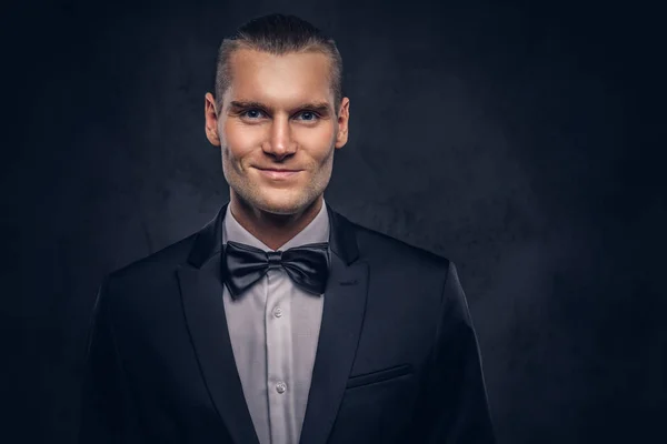 Retrato de um homem bonito e elegante . — Fotografia de Stock