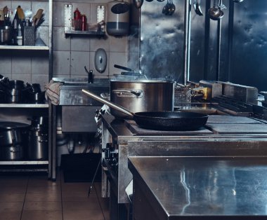 Profesyonel paslanmaz çelik mutfak tasarımı. Fotoğraf restouraunt yapıldı