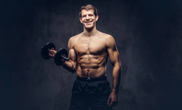 Retrato Estudio Hombre Atlético Sin Camisa Sonriente Tatuado Vestido Con — Foto de Stock