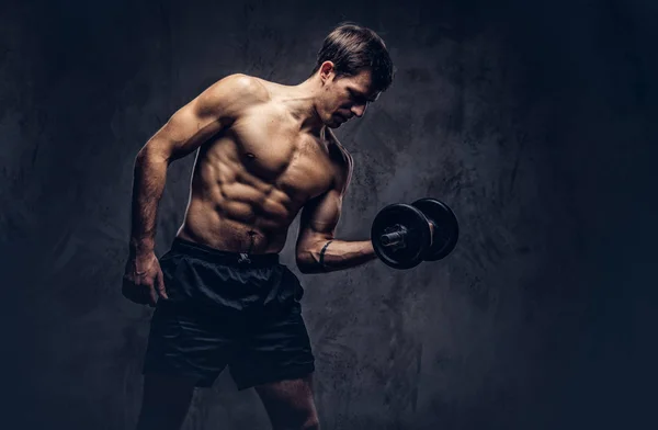 Estúdio Retrato Atlético Sem Camisa Tatuado Macho Vestido Com Shorts — Fotografia de Stock