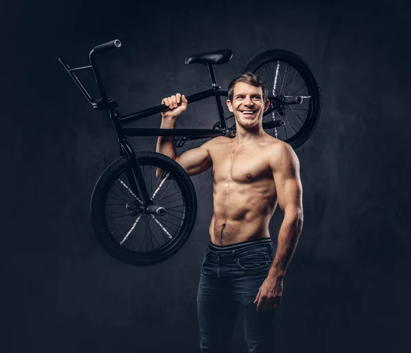 Bonito Homem Sem Camisa Sorridente Que Segurando Bmx Bicicleta Seu — Fotografia de Stock